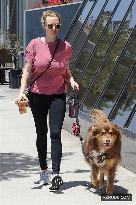 Amanda Seyfried S Pokies In Pink T Shirt In Los Angeles