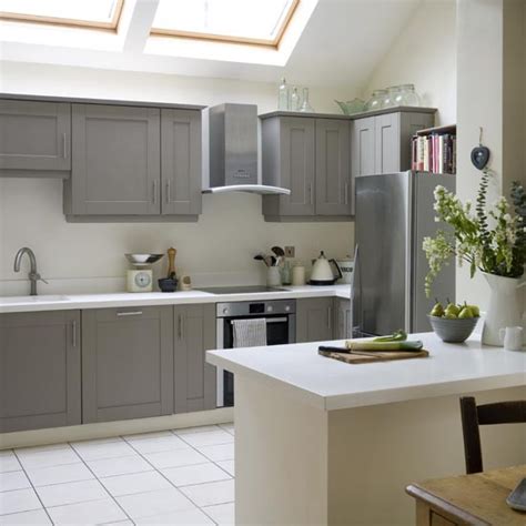 steps  choosing   gray kitchen cabinets  kitchen interior