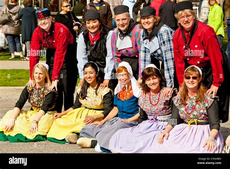 dutch people posing   group  ethnic dress  holland michigan usa stock photo alamy