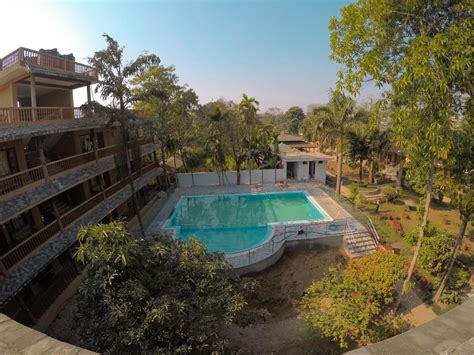 jungle safari lodge resort chitwan deals  reviews