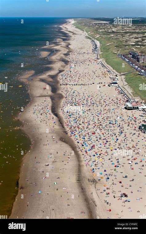 den niederlanden egmond aan zee menschen  strand luft stockfotografie alamy