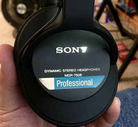 sony mdr  headphone review  worlds favorite headphone