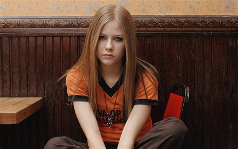 avril lavigne women blonde blue eyes t shirt hd wallpapers desktop and mobile images and photos