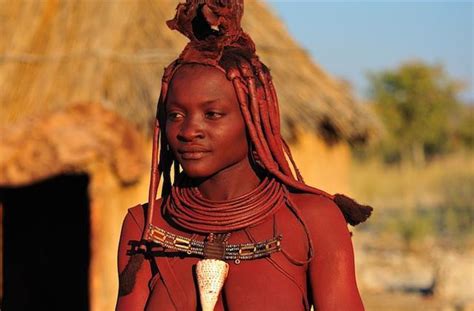 非洲辛巴族的美女拒絕穿衣服：因為皮膚好 每日頭條