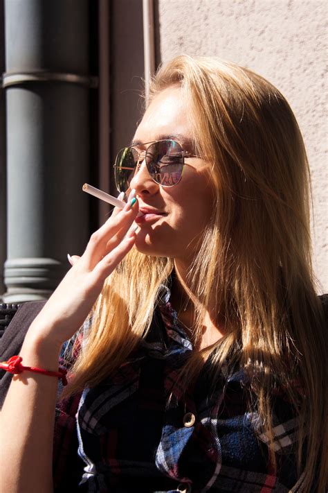 Gambar Orang Gadis Wanita Merokok Penyanyi Potret Model Mode