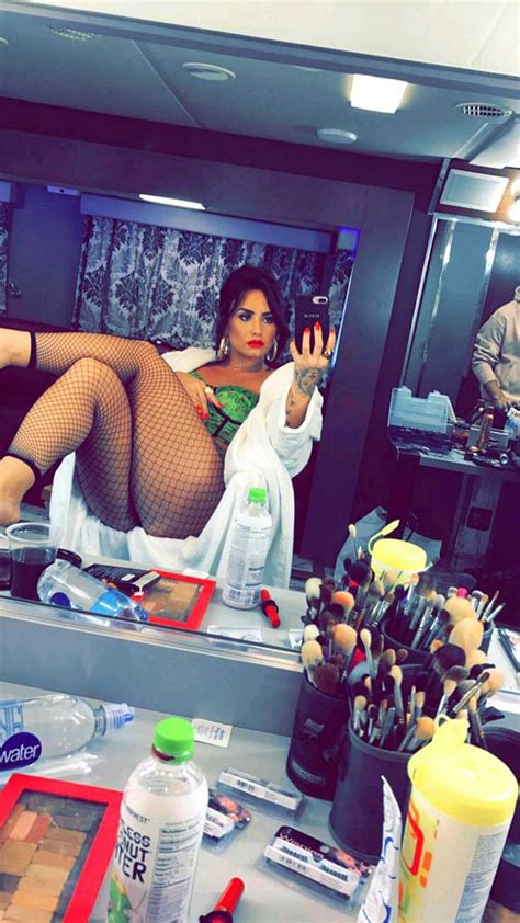 Demi Lovato Topless Showing Her Butt Again Scandal Planet