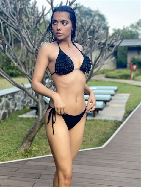 Ruhi Singh Flaunts Her Bikini Body As She Poses By A Pool कैलेंडर