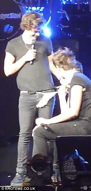 one direction s zayn malik nibbles at harry styles candy thong on stage daily mail online