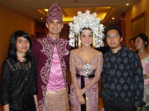 indonesia culture custum clothing