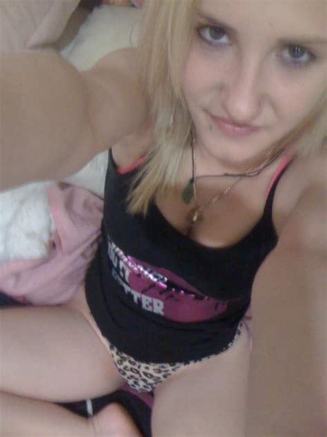 selfie snapping girlfriends with great tits and tight amateur pussies they show off