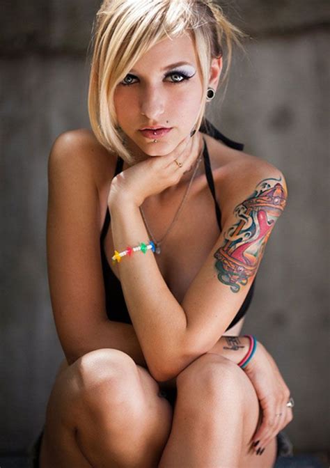 pin on sexy girls with tattoos