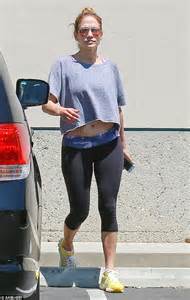 Jennifer Lopez 45 Bares Toned Midriff In Work Out Gear Looking Fitter