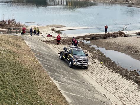 coroner identifies body   car reported  great miami river wdtncom