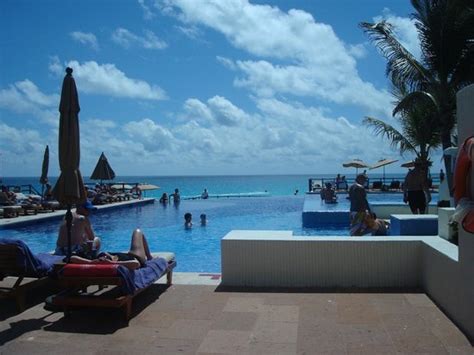 pool bar picture of grand oasis sens cancun tripadvisor