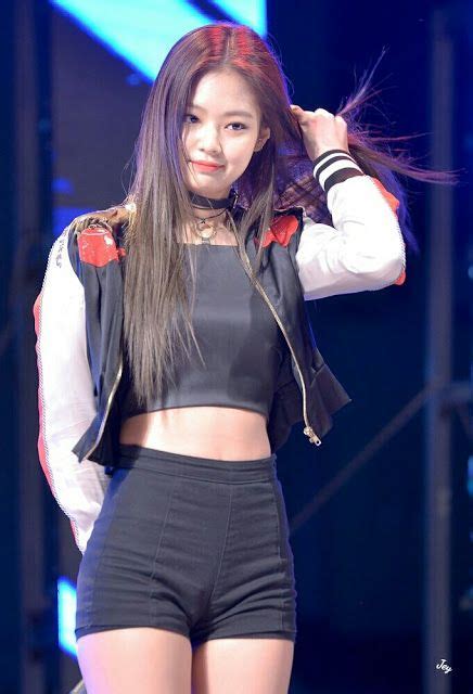 blackpink jennie drops jaws with her perfect figure 겨울