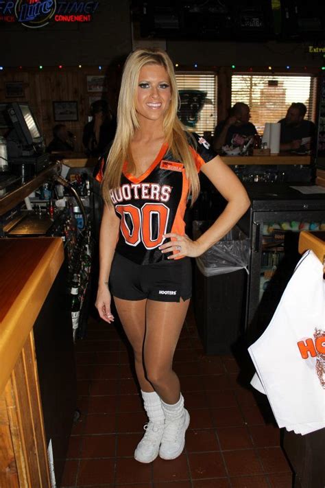 Pin On Breastraunt Babes Hooters Wing House Etc