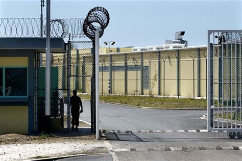 een zachte schreeuw uit de gevangenis van curacao zeeland geboekt pzcnl