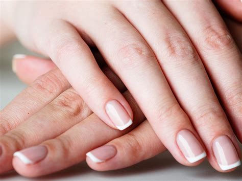 warum french nails jetzt ihr großes comeback feiern