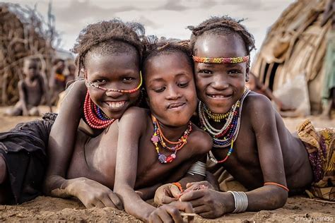 【モデルが裸族になった？！美しすぎるフォトグラファーがアフリカ少数民族を撮る！】（画像あり） ヨシダナギ アフリカ 民族衣装 アフリカ