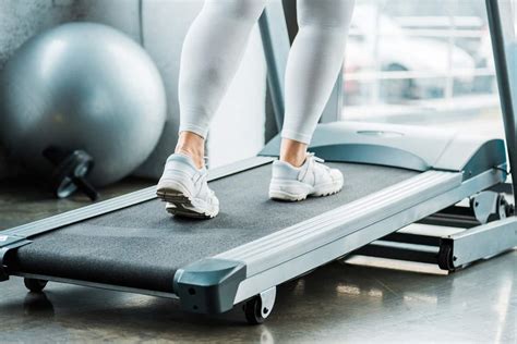 30 minute beginner treadmill workout snacking in sneakers