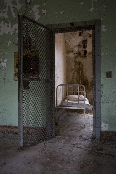 A Terrifying Asylum Tour Of The Past Pics And Info