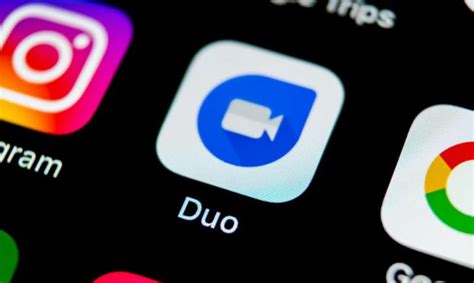 google duo takes  whatsapp adds  features  improve user experience tech