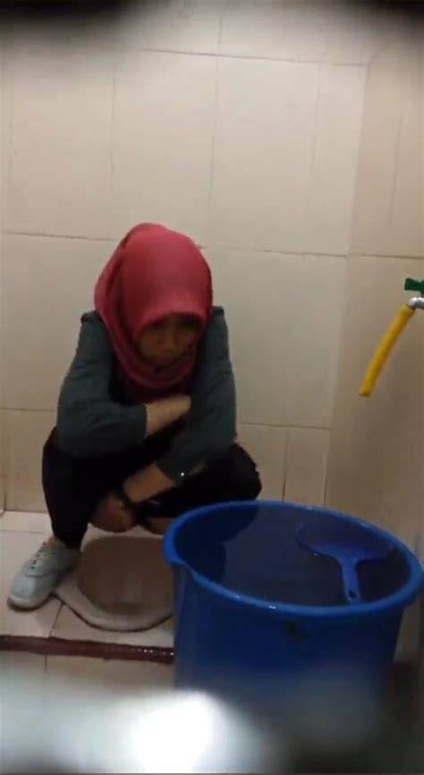 Pipis Di Toilet Spbu