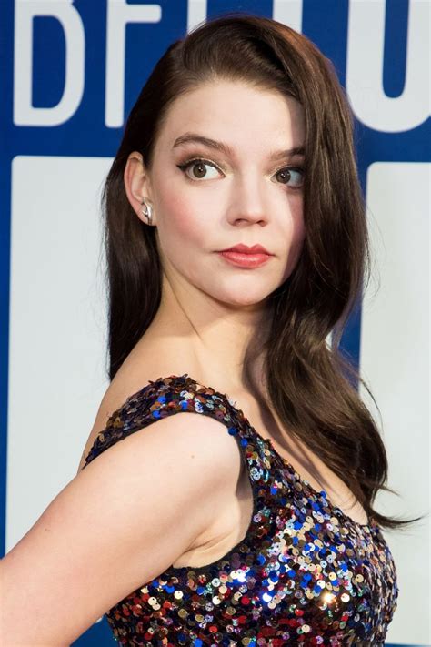 pin  amr  nosseir  celebrities anya taylor joy anya taylor joy hot anya