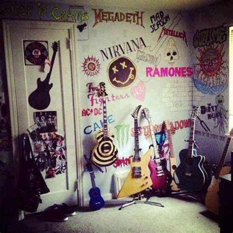 10 Cool And Fun Grunge Bedroom Ideas Homemydesign Punk Room Rock