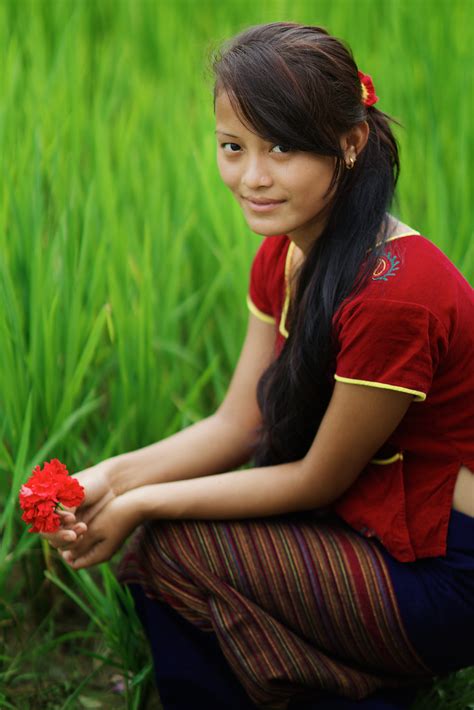 Thaman Nepali Girl With Flower Chitwan National Parc Ter Flickr