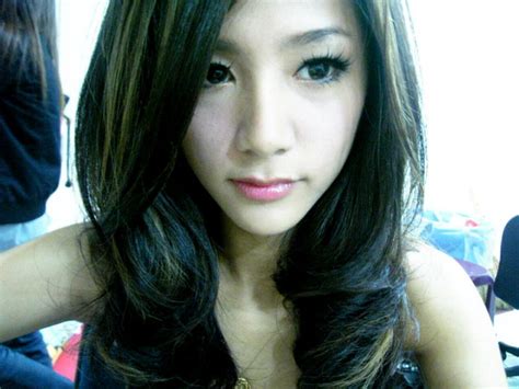maggie sexy asian lady so cute with her self photo page milmon sexy picpost