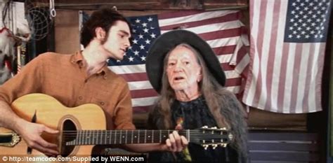 pot smoking willie nelson auditions for gandalf role in hobbit 2 in spoof video as he celebrates
