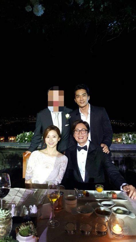 Song Seung Heon A Wedding Group Selfie With Bae Yong Joon And Park Soo