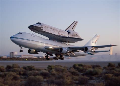 space shuttle discovery   modified  carrier aircraft lift   edwards air force