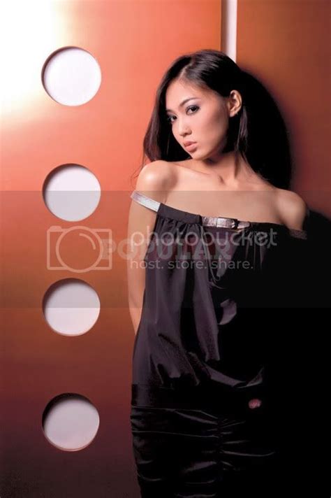 Sexy Presenter Model And Actress Marissa Jeffryna Foto
