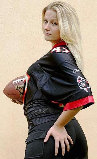beauty babes  tampa bay buccaneers nfl season sexy babe  nfc