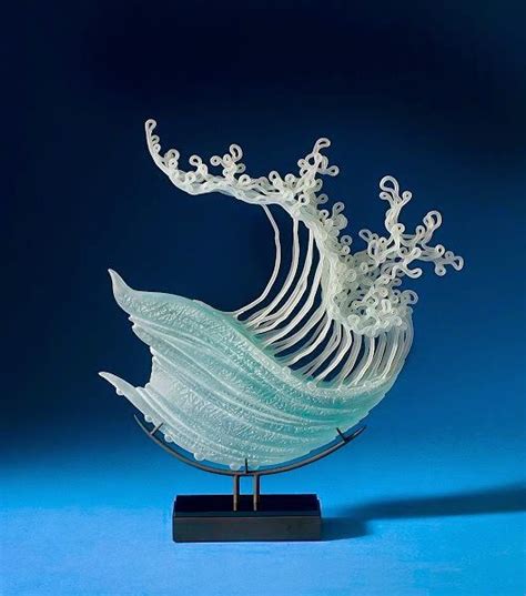 As Incríveis Esculturas De Vidro Inspiradas Em Ondas E Animais Marinhos