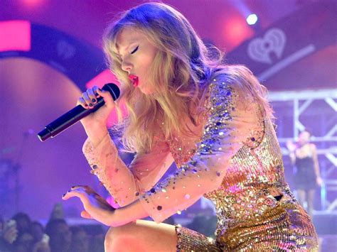 With ‘red ’ Her New Album Taylor Swift Grows Up The Boston Globe