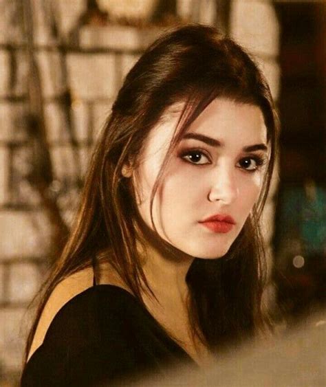 Hayat Hande Ercel In 2020 Iranian Beauty Beautiful Girl Face Beauty