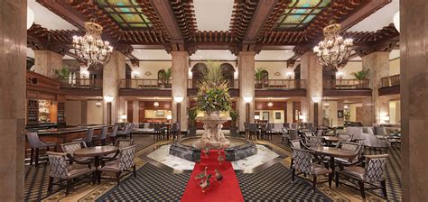 stay   historic peabody hotel   memorable memphis experience