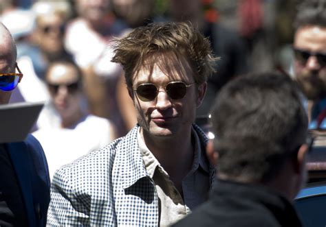 Robert Pattinson Se Nakazil Koronavirem Natáčení Batmana Se Zastavilo