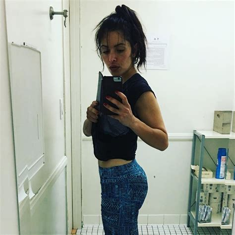 Sarah Shahi Amazing Ass In Yoga Pants Mirror Selfie Celeblr
