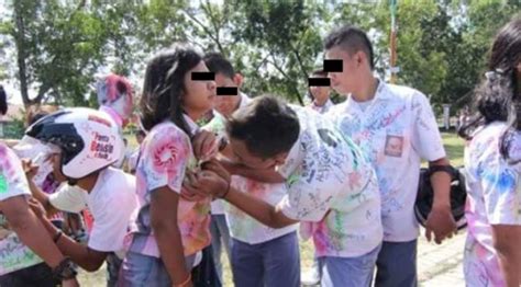 vulgar rayakan lulus siswi biarkan siswa coret coret di payudara viral