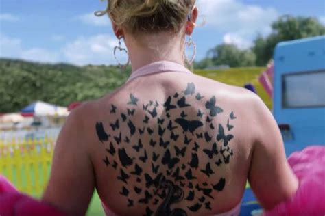 what s the meaning of taylor swift s new back tattoo know everything
