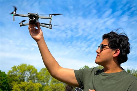 toronto teen    youngest    drone pilot certificate  canada