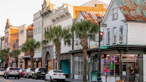 charleston tourism  built  southern charm locals   time  change   york times