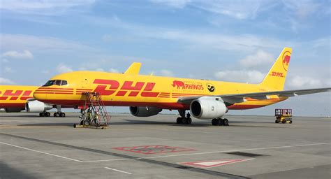 video captures moment boeing dhl cargo snaps    emergency landing carscoops