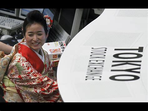 parade gadis kimono di bursa saham tokyo makassar info