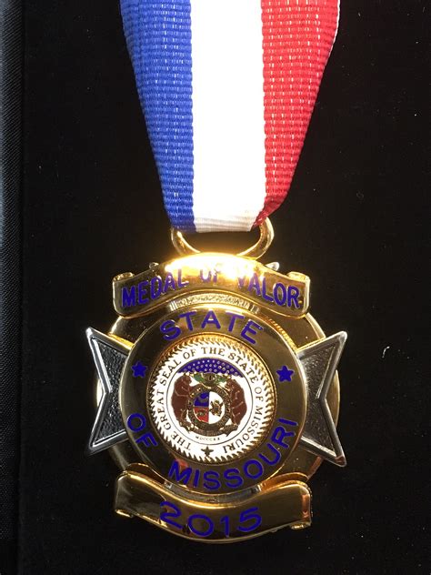 gov nixon awards medal  valor   public safety officers