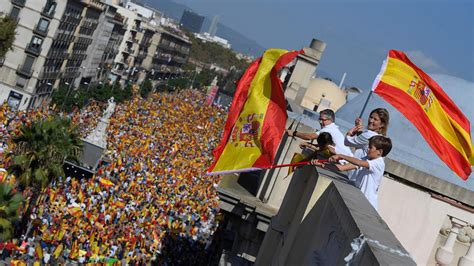 thousands  protesters march  barcelona
